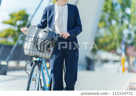 Business person commuting by bicycle Business person commuting by bicycle 111534772
