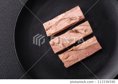 Delicious canned dietary tuna meat with salt, spices and oil 111536590