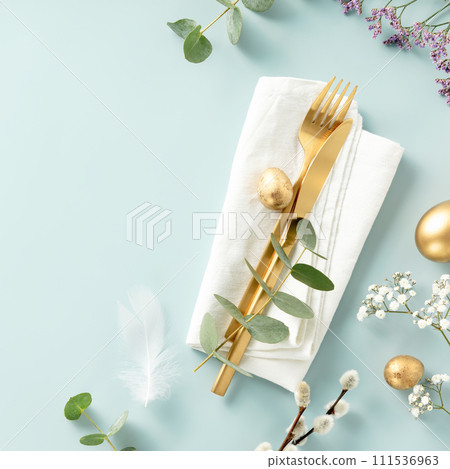 Stylish Easter brunch table setting 111536963