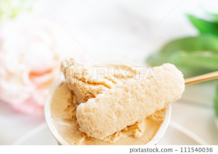 Chinsuko and brown sugar ice cream Chinsuko and brown sugar ice cream 111540036