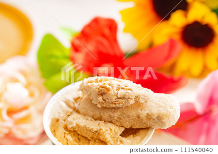 Chinsuko and brown sugar cookie ice cream Chinsuko and brown sugar cookie ice cream 111540040