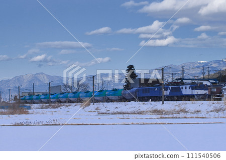 EF64貨運列車(8872)在中央西線行駛,背景是美麗的山脈_2024年2月10日拍攝的照片 EF64貨運列車(8872)在中央西線行駛,背景是美麗的山脈_2024年2月10日拍攝的照片 111540506