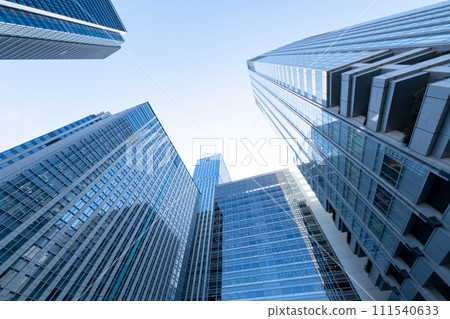 Landscape of the office town looking up at a skyscraper 111540633