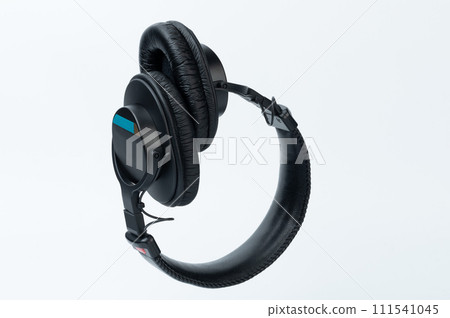 Wireless black leather professional headphones 111541045