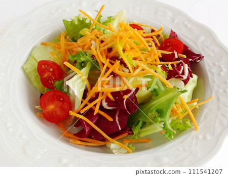 胡蘿蔔絲沙拉，西紅柿，紅菊苣 111541207