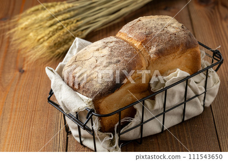 新鮮出爐的山吐司 新鮮出爐的山吐司 111543650