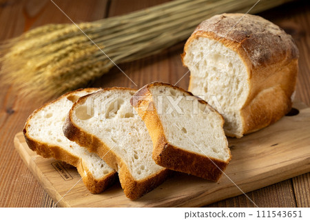 新鮮出爐的山吐司 111543651