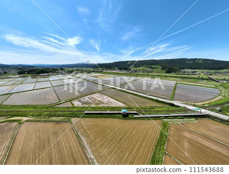 Aerial footage of a train near Magarisawa Station on the Yuri Kogen Railway Chokaisanroku Line, with Mount Chokai in the background. Aerial footage of a train near Magarisawa Station on the Yuri Kogen Railway Chokaisanroku Line, with Mount Chokai in the background. 111543688