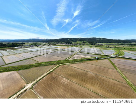 Aerial footage of a train near Magarisawa Station on the Yuri Kogen Railway Chokaisanroku Line, with Mount Chokai in the background. Aerial footage of a train near Magarisawa Station on the Yuri Kogen Railway Chokaisanroku Line, with Mount Chokai in the background. 111543691