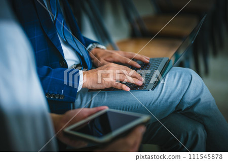 一個中年商人的肖像 111545878