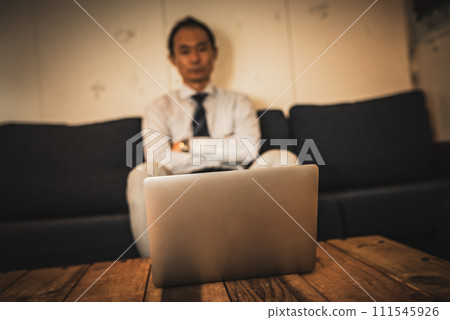 一個中年商人的肖像 111545926