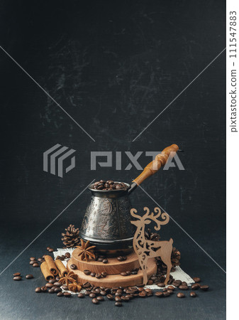 Winter hot drink. Christmas.coffee on a black background, delicious coffee beans. 111547883