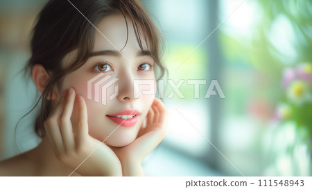 透明年輕女子的美麗形象 111548943