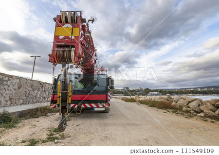 Heavy duty mobile crane 111549109