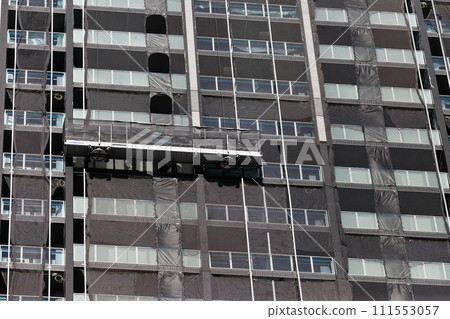 塔式公寓移動式升降腳手架的圖像 111553057