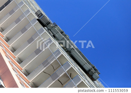 塔式公寓移動式升降腳手架的圖像 111553059