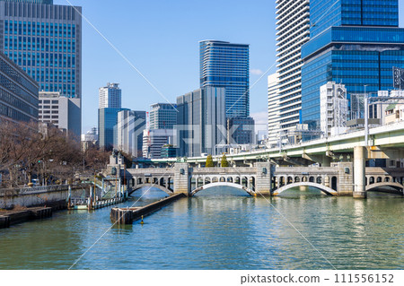 大阪市北區堂島川沿岸的風景與建築物 大阪市北區堂島川沿岸的風景與建築物 111556152