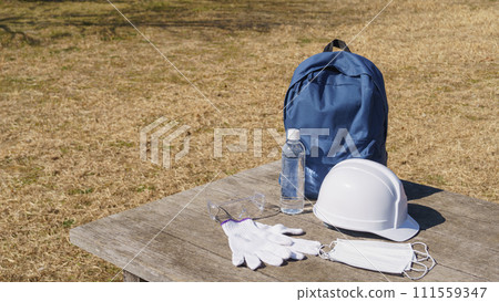 防災用品/形象|頭盔、護目鏡、口罩、手套、飲用水 111559347