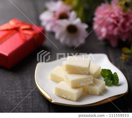 生巧克力 白巧克力 生巧克力 白巧克力 111559553