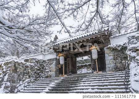 Kyoto Ohara Sanzen-in Palace gate with snowy scenery Kyoto Ohara Sanzen-in Palace gate with snowy scenery 111561779