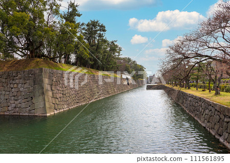 京都二條城的外護城河與石牆 京都二條城的外護城河與石牆 111561895