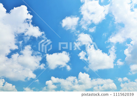 夏天藍天和雲彩 111562039