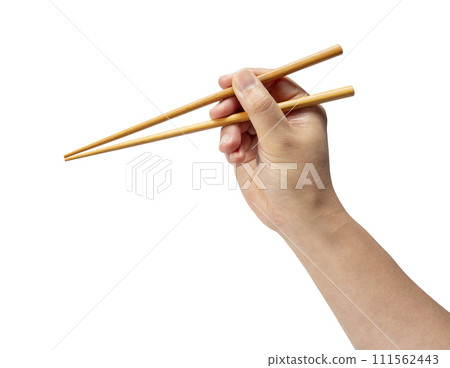 拿著筷子的男性手 拿著筷子的男性手 111562443
