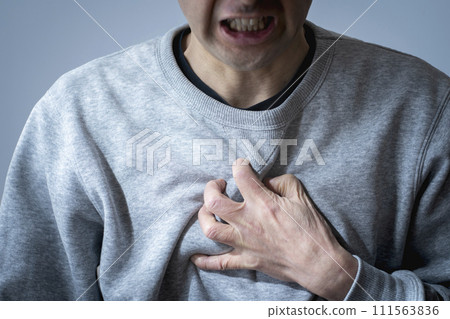 Middle-aged man in poor health, chest pain, myocardial infarction, heart attack, angina pectoris, aortic dissection 111563836