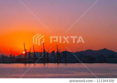Kobe Harbor at dusk Kobe Harbor at dusk 111564100