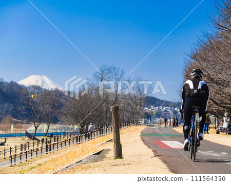 Tamagawa Cycling Road with a view of Mt. Fuji (near Fuchu City) Tamagawa Cycling Road with a view of Mt. Fuji (near Fuchu City) 111564350