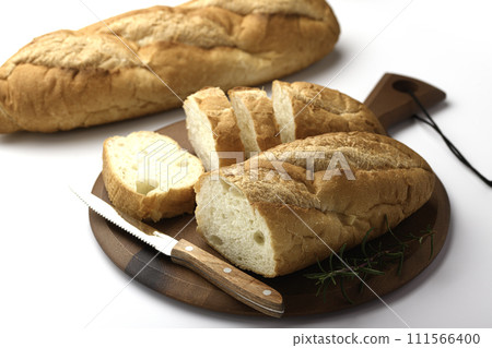 法國麵包（法國麵包）白色背景 111566400