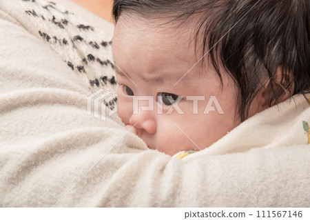 [抱嬰兒] 111567146