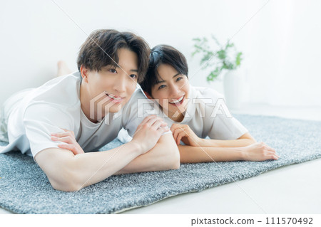 A couple relaxing in relaxing wear 111570492