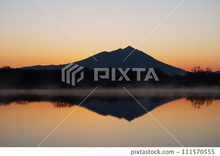 早春的雙筑波山，黎明的景色 111570555