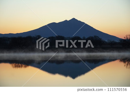 早春的雙筑波山，黎明的景色 111570556
