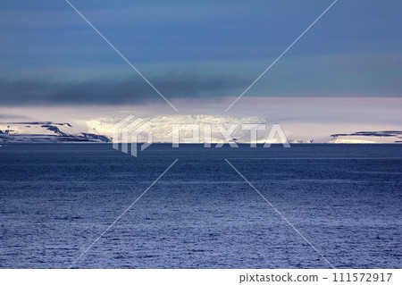 Arctic Islands Glaciers, snowfields and rock outcrops 111572917
