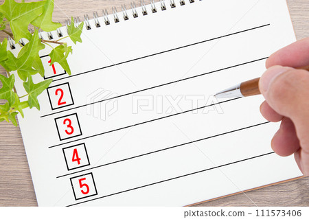 寫在清單上的人的手上 寫在清單上的人的手上 111573406