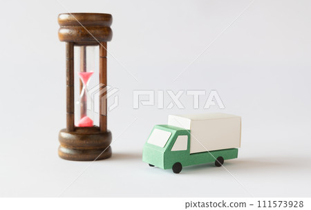 卡車和沙漏工作方式改革2024年問題交付物流行業時間 卡車和沙漏工作方式改革2024年問題交付物流行業時間 111573928