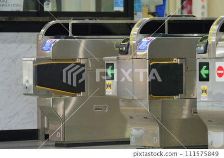 Automatic ticket gate machine at the station 111575849