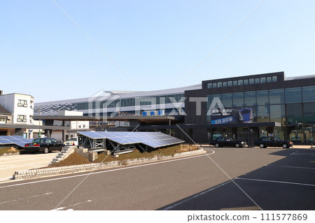 北陸新幹線敦賀站西口/町併口車站大樓 111577869