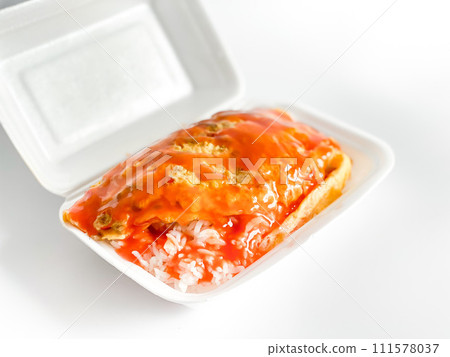Omelet with pork and chili sauce on rice in the white food tray 111578037