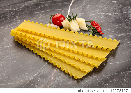 Uncooked raw Lasagna dry sheets Uncooked raw Lasagna dry sheets 111578107