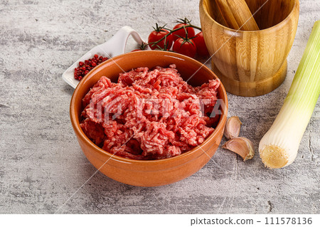 Minced beef meat in the bowl Minced beef meat in the bowl 111578136
