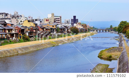 Scenery of the Kamogawa River seen from Shijo Ohashi Bridge in Kyoto City Scenery of the Kamogawa River seen from Shijo Ohashi Bridge in Kyoto City 111579102