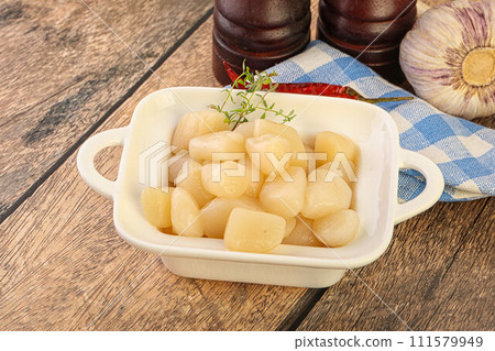 Raw scallop seafood in the bowl 111579949