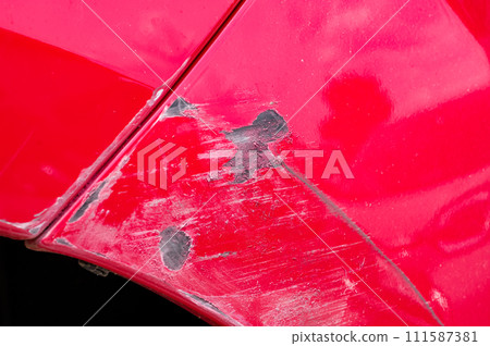 Scratches on car body 111587381