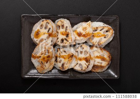 Chewy grilled lotus root and Japanese yam 111588038