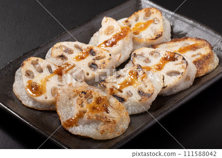 Chewy grilled lotus root and Japanese yam 111588042