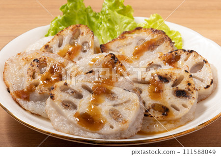 Chewy grilled lotus root and Japanese yam 111588049