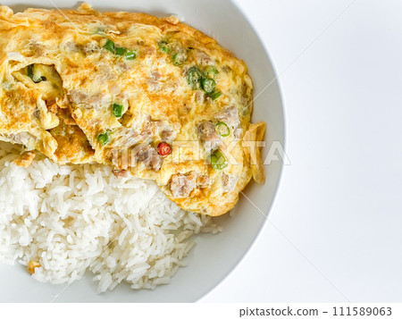 Omelet with pork and chili on rice on the white background Omelet with pork and chili on rice on the white background 111589063